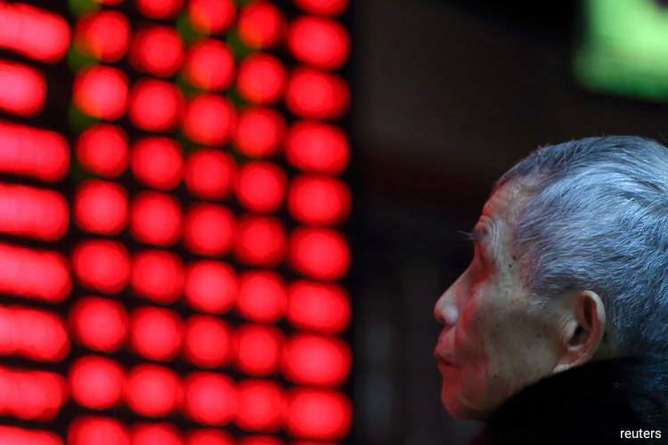 Asian stocks hit by fresh tech fears as gold retreats from peak