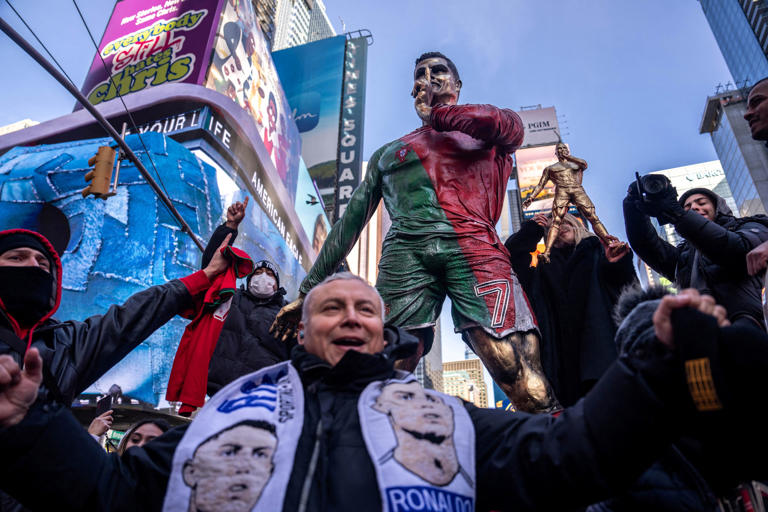 Times Square unveils statue in honor of Ronaldo at 40