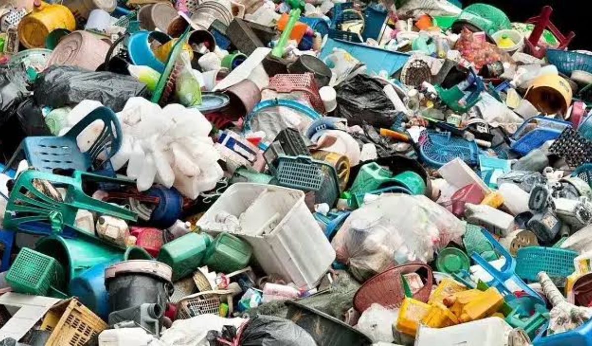 Lagos begins crackdown on single-use plastics amid pollution concerns