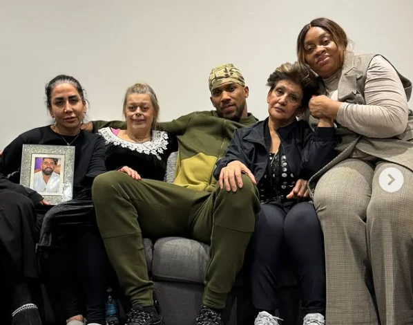 Anthony Joshua pays emotional tribute to late friends Ghami and Ayodele