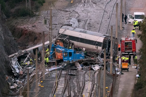 Barcelona train crash kills 1 in Spain’s second rail accident in days